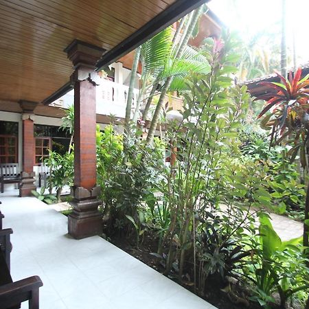 Kuta Dormitory At Simpang Inn エクステリア 写真