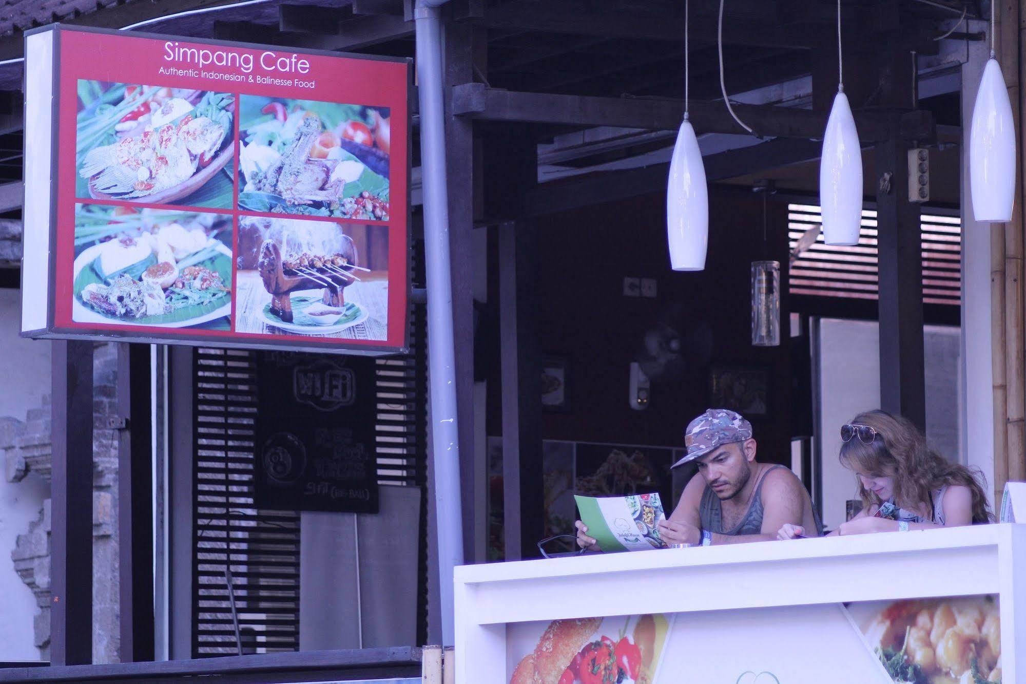 Kuta Dormitory At Simpang Inn エクステリア 写真