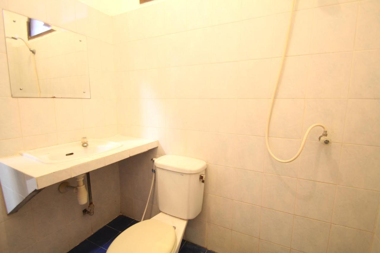Kuta Dormitory At Simpang Inn エクステリア 写真